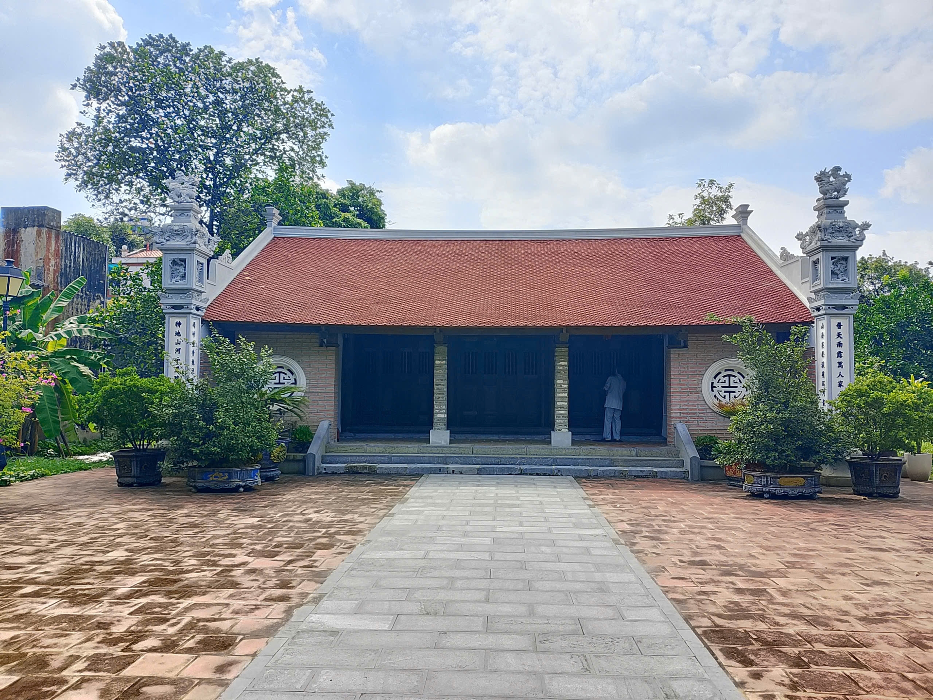 ảnh toàn cảnh Đền Khoan Tế (Đền Bạch mã)