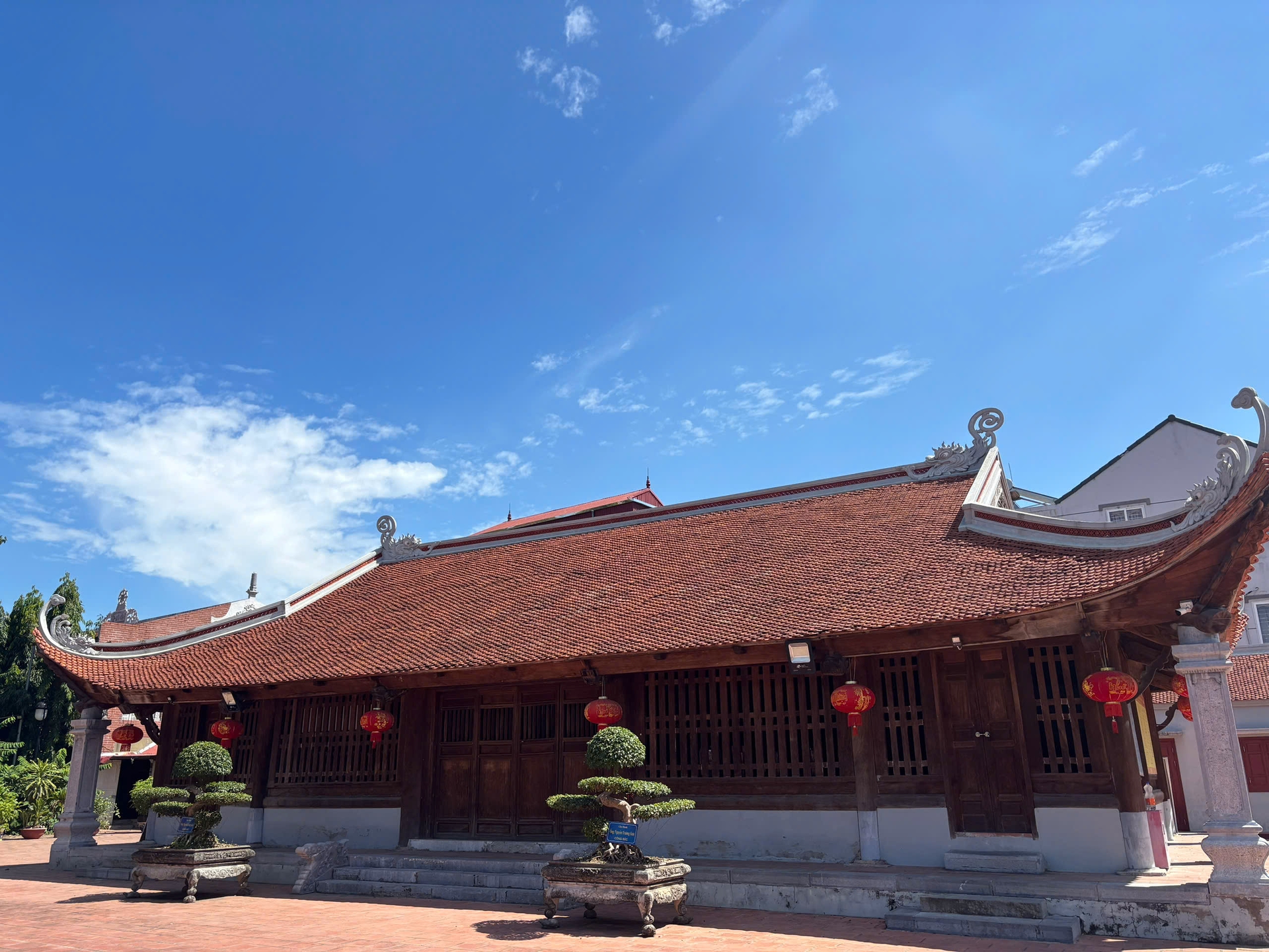 ảnh toàn cảnh Di tích Đình thôn Dương Đình